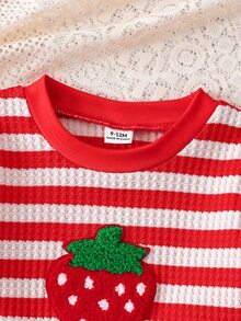 SHEIN Playful Pals 嬰兒休閒可愛紋理針織紅白條紋紅草毛巾刺繡草莓補丁上衣與針織內搭褲套裝 女嬰秋季 - 紅色 - 查看 11