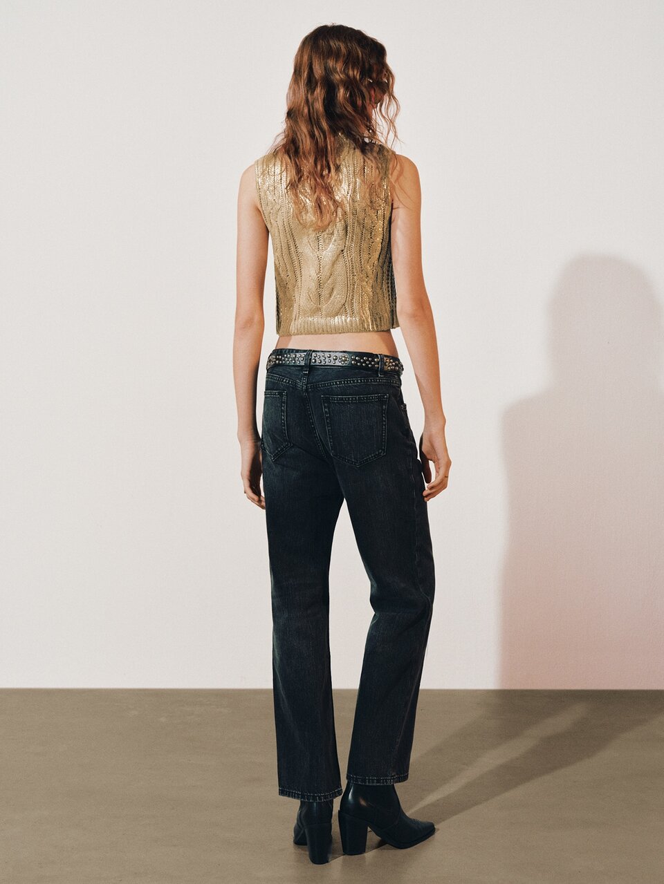 MOTF HALF-HIGH NECK GOLD FOIL CROPPED SLEEVELESS KNIT TOP
