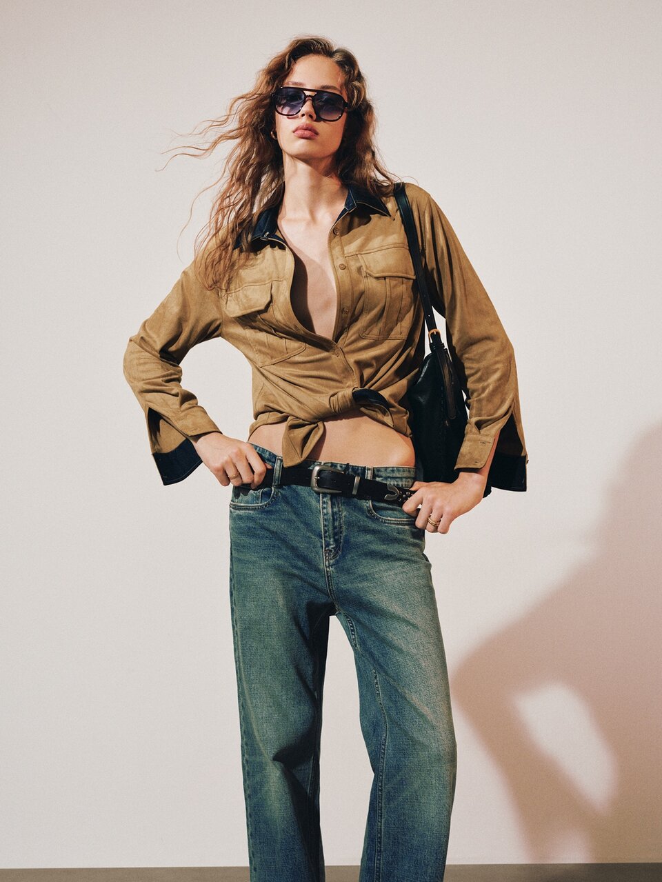 MOTF WOMEN'S COLORBLOCK SUEDE FLAP POCKET UTILITY SHIRT