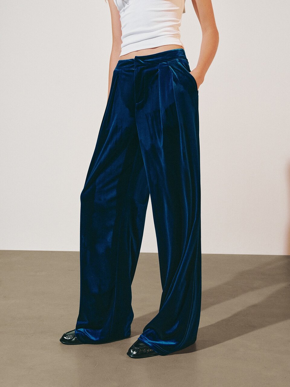 MOTF MINIMALIST RELAXED VELVET FOLD PLEATED STRAIGHT LEG PANTS