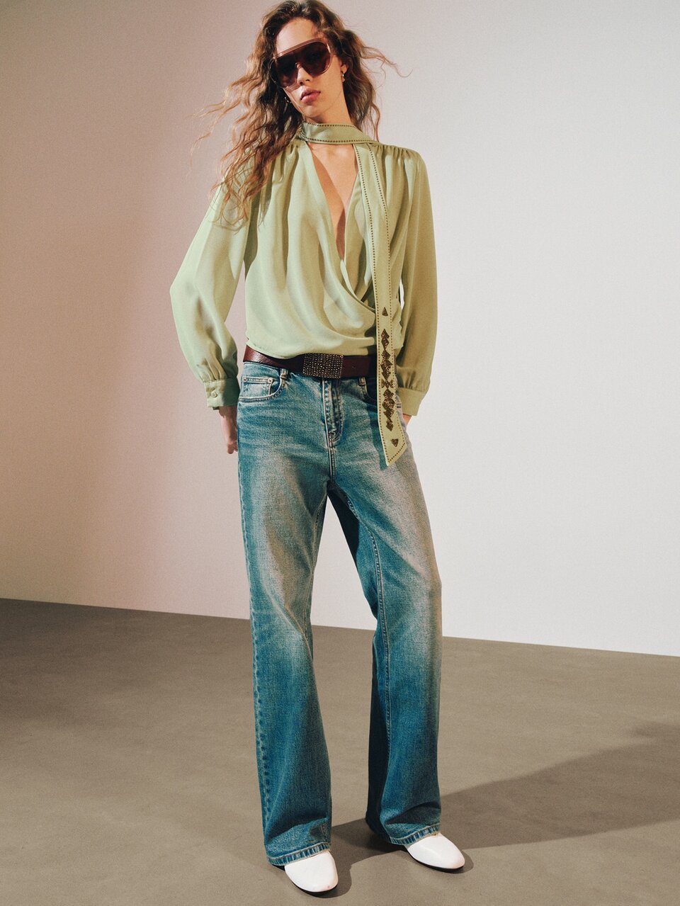 MOTF MINIMALIST V-NECK BEADED DECOR LONG SLEEVE BLOUSE