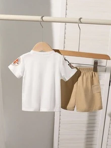SHEIN 2件組男嬰夏季套裝 白色卡通字母印花圓領短袖上衣搭配純色短褲 休閒端莊可愛城市度假男嬰服飾 - 杏色 - 查看 2