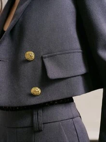 MOTF PREMIUM 女款尖領雙排扣門襟短版西裝外套 - 深灰色 - 查看 5