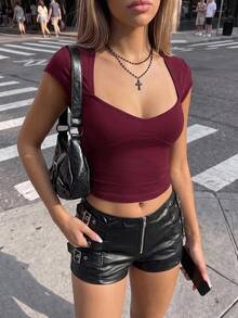 SHEIN ICON 性感短版甜心領露背基本休閒功能性（吸濕排汗）黑色T恤 - 酒紅色 - 查看 3