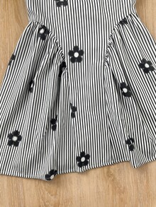 SHEIN 年轻女孩时尚休闲度假可爱黑白条纹蝴蝶结露背A字连衣裙 - 彩色 - 查看 6