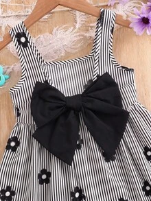 SHEIN 年轻女孩时尚休闲度假可爱黑白条纹蝴蝶结露背A字连衣裙 - 彩色 - 查看 5