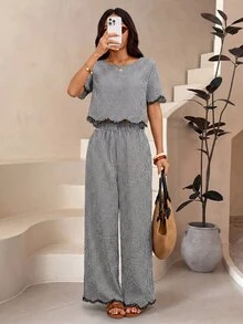 SHEIN PETITE 2件組女款夏季休閒黑白格紋對比色圓領短袖上衣與長褲套裝 - 黑與白 - 查看 10