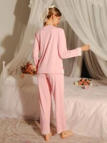 DelicateAllure Kontrastfärgad spets med knappar framtill och topp och byxor, pyjamasset / pyjamasset, höst- och vinterkläder - Dammrosa - Visa 2