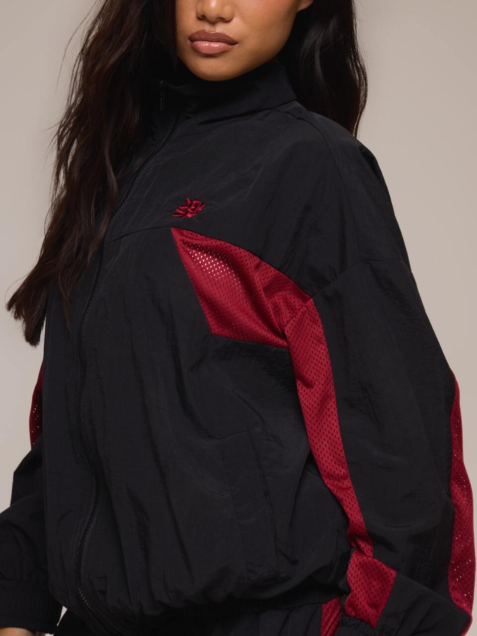 Schwarze leichte Nylon-Trackjacke mit verstellbarer Taille und Paneelen, für Sommerurlaub, Ibiza-Festival, schwarz Lotus