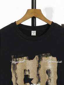 SHEIN 两件套男童简约小写字母撞色纹理深灰色短袖T恤搭配乳白色工装裤套装，休闲学院风，舒适时尚，简约实用，百搭柔软面料，适合日常穿着，适合上学，适合旅行，适合户外运动，适合春、夏、秋、冬四季。 - 彩色 - 查看 4
