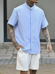 Devon Thys 2 件男士休闲时尚套装：条纹领短袖衬衫，7 粒扣设计，纯色柔软面料短裤，舒适服装 - 藍色 - 查看 5