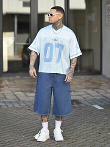 Devon Thys 街头风格V领短袖数码印花宽松男式T恤 - 淺藍色 - 查看 3