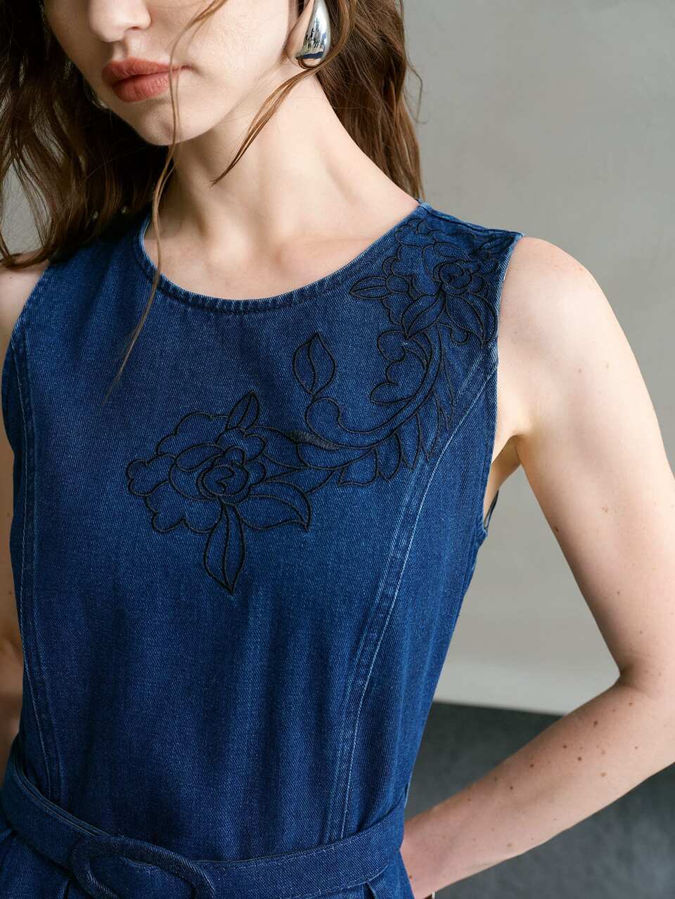 MOTF WOMEN'S SPRING/SUMMER CASUAL DATE BRUNCH DENIM ROUND NECK SLEEVELESS EMBROIDERED DRESS NAVY BLUE