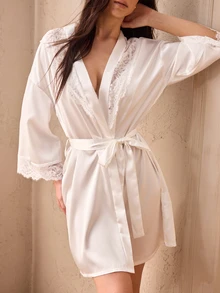 Charlaine Jubah Wanita Satin dengan Hiasan Renda Luxeloungewear, Musim Gugur, Musim Dingin - Putih - View 4