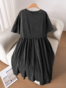 SHEIN CURVE+ Plus Size Round Neck Short Sleeve Loose Fit Dress With Dark Green Daisy, Fall Winter 2026 22W - Black - View 2