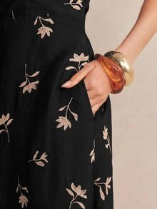 Poéselle 女款花卉刺繡單排扣休閒無袖中長洋裝 - 黑色 - 查看 6
