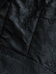 Glamine Charm 优雅蕾丝拼接3D立体压花方领长袖A字连衣裙，白色招待会礼服，白色蕾丝连衣裙，彩排晚宴礼服，薄纱花朵，甜美风格，缎面毕业礼服，浪漫连衣裙，派对造型，高贵优雅，白色优雅，时尚秋季，白色3D，派对必备白色短裙，白色夜店连衣裙，白色派对连衣裙，秋季女士面料，优雅高贵 - 黑色 - 查看 4