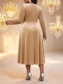 Fleurora Gaun Elegan Lengan Panjang Leher V Tumpang Tindih Warna Polos untuk Wanita Ukuran Plus, Cocok untuk Musim Gugur - Khaki - View 2