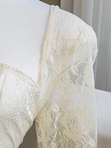 Glamine Charm 优雅蕾丝拼接3D立体压花方领长袖A字连衣裙，白色宴会礼服，白色蕾丝连衣裙，彩排晚宴礼服 - 杏色 - 查看 3