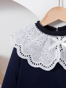 SHEIN 2件組幼女衛衣喇叭褲套裝，可愛學院風皇家藍蕾絲領結蝴蝶結花卉長袖圓領生日秋季套裝 - 藏蓝色 - 查看 9