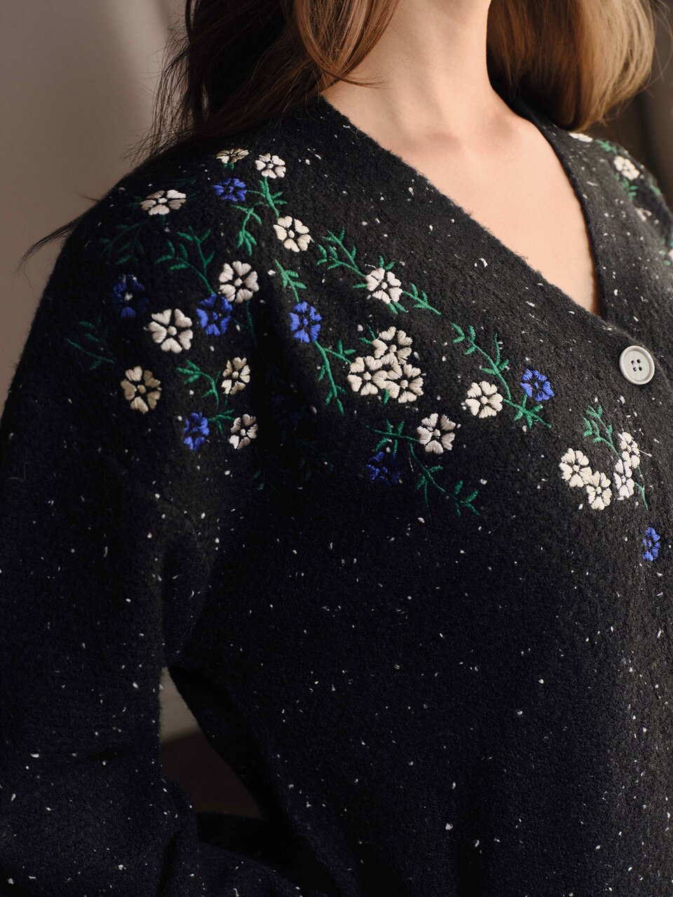 Autumn/Winter New Starry Knit Cardigan, Heavy Blue And White Floral Embroidery On Chest, V-Neck, Lantern Sleeves, Loose Fit, Slimming, Vintage Casual Knit Cardigan For Women