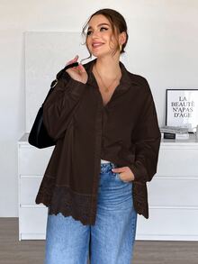 SHEIN Essnce Blusa de manga larga con botones simples y patchwork de encaje versátil para otoño, talla grande - Marrón - Ver 6