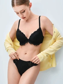 Softvol 1Set Women's Black Sexy Lace Patchwork Lingerie Set, Skin-Friendly Push-Up Small Bust Bra, Romantic French Casual Comfortable Minimalist Lingerie, Mature Charm Breathable Lace Fabric Bra Set - Black - View 9