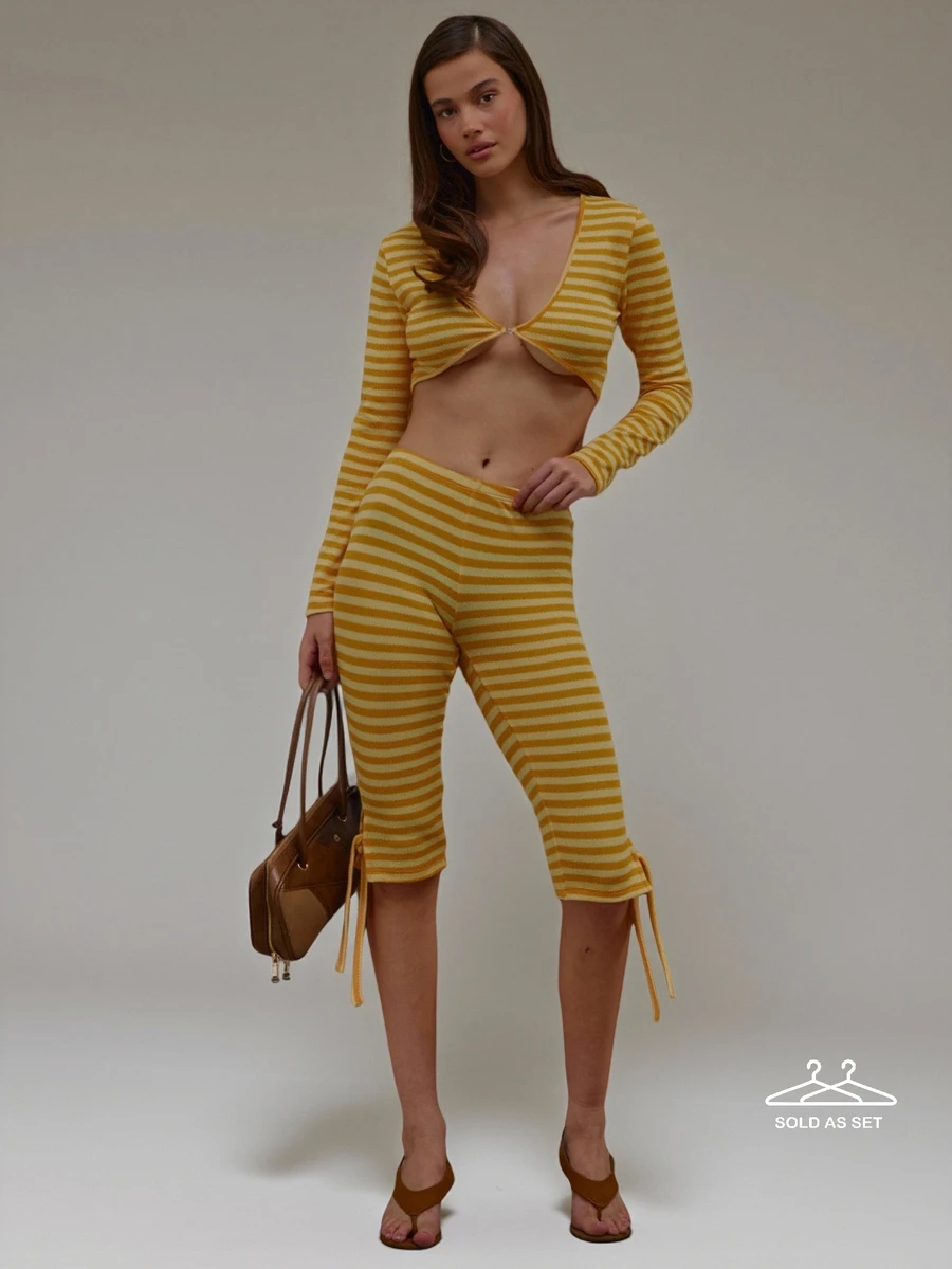 MUSERA طقم جيرسي مخطط أصفر قصير الأكمام مع بنطال كابري، يُباع كطقم، صيفي خريفي، للاستخدام اليومي والمواعيد الليلية والعطلات والإجازات، Dazed - متعدد الألوان - مشاهدة 1