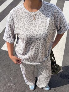 SHEIN EZwear 大尺碼女款豹紋拼色上衣與長褲休閒日常兩件套 - 淺灰色 - 查看 3