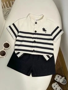 SHEIN 男嬰藍色與白色夏季拼色條紋 Polo 短袖鈕扣襯衫與純色鬆緊腰短褲 2 件套，休閒學院風，適合外出、旅行與上學 - 彩色 - 查看 5