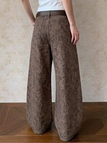 DAZY Celana Jeans Denim Kasual Wanita Model Kaki Melengkung dengan Motif Cetak Seluruh Permukaan untuk Musim Gugur - Coklat - View 4