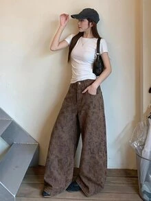 DAZY Celana Jeans Denim Kasual Wanita Model Kaki Melengkung dengan Motif Cetak Seluruh Permukaan untuk Musim Gugur - Coklat - View 5