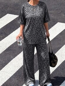 SHEIN EZwear 大尺碼女款豹紋圓領短袖T恤與長褲休閒兩件套 - 深灰色 - 查看 6