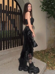 Goth ROMWE X Sherin Wanli 優雅奢華宮廷風蕾絲貼花裝飾骷髏壓紋拼接天鵝絨蕾絲下擺女款魚尾裙 - 黑色 - 查看 5