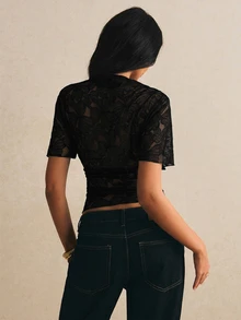 Poéselle 女款蕾絲休閒性感百搭日常穿著T恤 夜出黑色花卉夏季款 - 黑色 - 查看 2