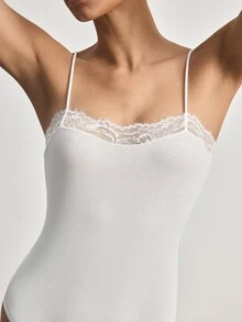 Ocili Jumpsuit Camisole Wanita Warna Polos dengan Kontras Renda - Putih - View 5