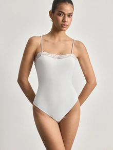 Ocili Jumpsuit Camisole Wanita Warna Polos dengan Kontras Renda - Putih - View 2