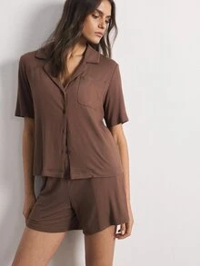 Ocili 女款純色極簡口袋單排扣短袖上衣與休閒短褲居家服套裝 - 咖啡棕 - 查看 6