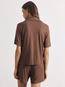Ocili 女款純色極簡口袋單排扣短袖上衣與休閒短褲居家服套裝 - 咖啡棕 - 查看 3