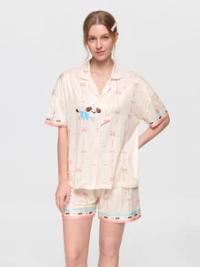 Bonmuse 2件組女款睡衣家居服套裝，開襟翻領可愛小狗與蝴蝶結印花短袖時尚休閒短褲，春夏季，易打理面料 - 香檳色 - 查看 4