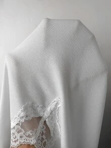 Coolane 女款秋冬街頭風休閒性感日常穿著 優雅極簡時尚 白色蕾絲V領舒適長袖T恤 - 白色 - 查看 8