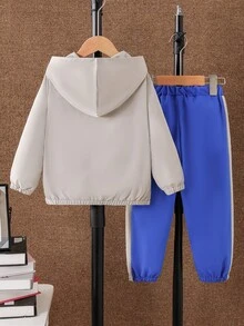 Bộ 2 món áo khoác cardigan kéo khóa tay dài thêu LA phối patchwork và quần cho bé trai, phong cách streetwear thường ngày, phù hợp mặc hàng ngày mùa xuân/thu, outfit cho bé trai mùa thu/đông, chất vải thoải mái, form thời trang, kiểu mới xuân/hè, phù hợp nhiều mùa và dịp - Màu xanh lam - Xem 2