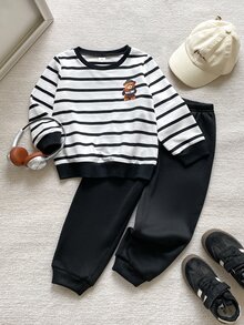 PrepCrw 2件組兒童小男孩優雅學院風休閒套裝，精緻舒適百搭可愛，黑白條紋熊印花圓領衛衣搭配黑色慢跑長褲，適合開學季、外出、休閒活動、聚會，秋冬穿著 - 黑與白 - 查看 5