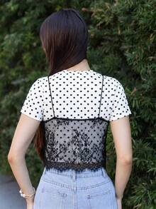 Andrea Bello 女款圓領短袖短版白色黑波點蕾絲上衣，甜美可愛 Y2K 風格，適合外出、約會之夜、返校季、萬聖節休閒穿搭 - 黑與白 - 查看 2