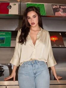 Bris Aura 女款優雅休閒深色翻領前扣重磅波紋緞面側開衩寬鬆長袖襯衫 - 杏色 - 查看 3