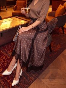 Modelyn 棕色波點圖案優雅 70 年代 2000 年代低腰長裙，蕾絲飾邊設計，女款不對稱下擺長裙，適合早午餐與夏季 - 彩色 - 查看 5