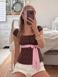 CovetEZ 女款波點休閒蝴蝶結繫帶抓皺T恤，甜美風 - 棕色 - 查看 5