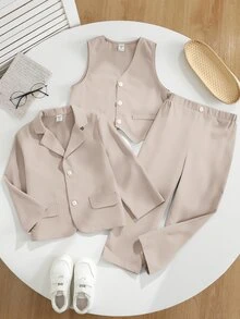 SHEIN 3件組小男孩休閒綠色西裝外套、背心與長褲套裝，紳士風格穿搭，適合生日派對、電音派對、晚宴、表演、婚禮、嬰兒洗禮、洗禮儀式及1歲生日慶祝 - 卡其色 - 查看 6