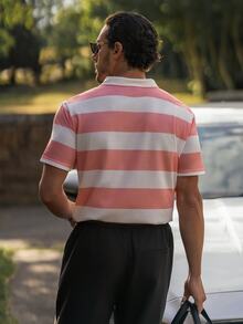 YOUESAWY YOUESAWY Kemeja Polo Pria dengan Garis Kontras dan Cetakan Huruf - Baby Pink - View 2