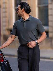 YOUESAWY YOUESAWY Kemeja Polo Pria Lengan Pendek Warna Polos Kasual untuk Berpergian - Dark Grey - View 4